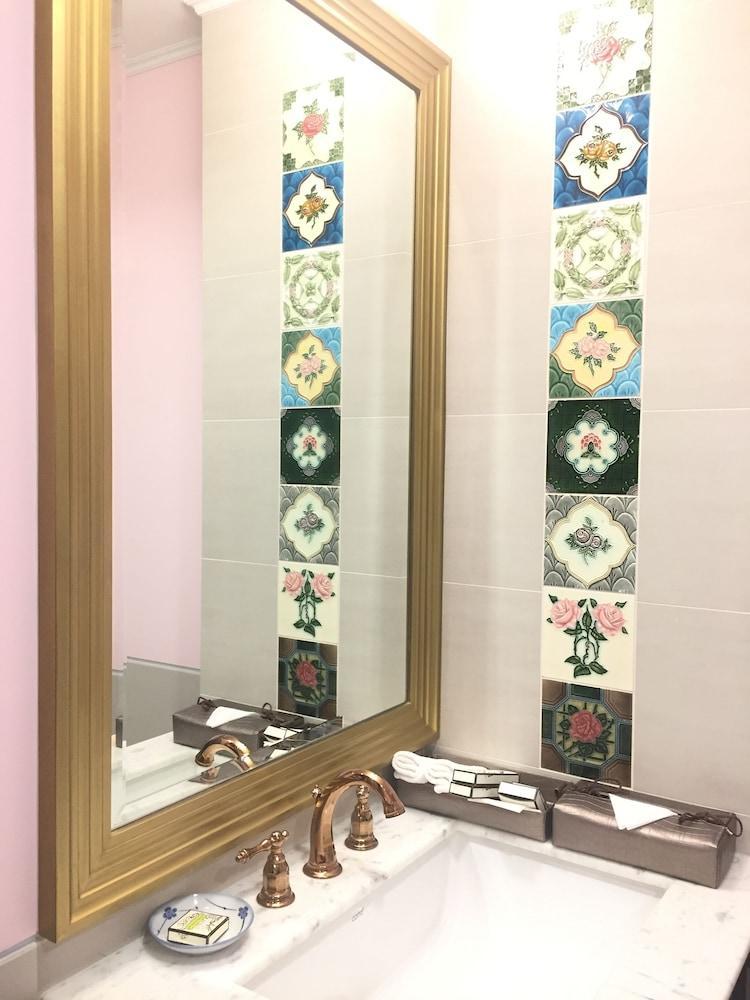 Sara'S Hotel Бангкок Екстер'єр фото