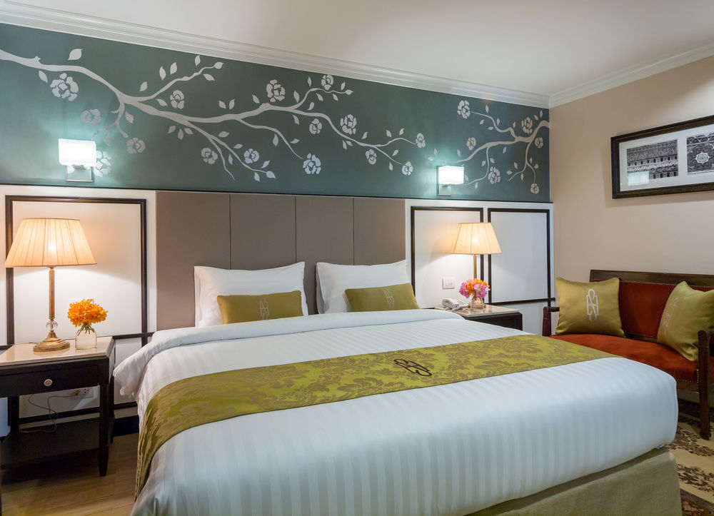 Sara'S Hotel Бангкок Екстер'єр фото