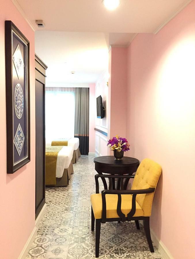 Sara'S Hotel Бангкок Екстер'єр фото